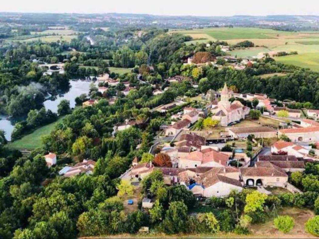 Ile De Malvy Villa Saint-Simeux Екстериор снимка